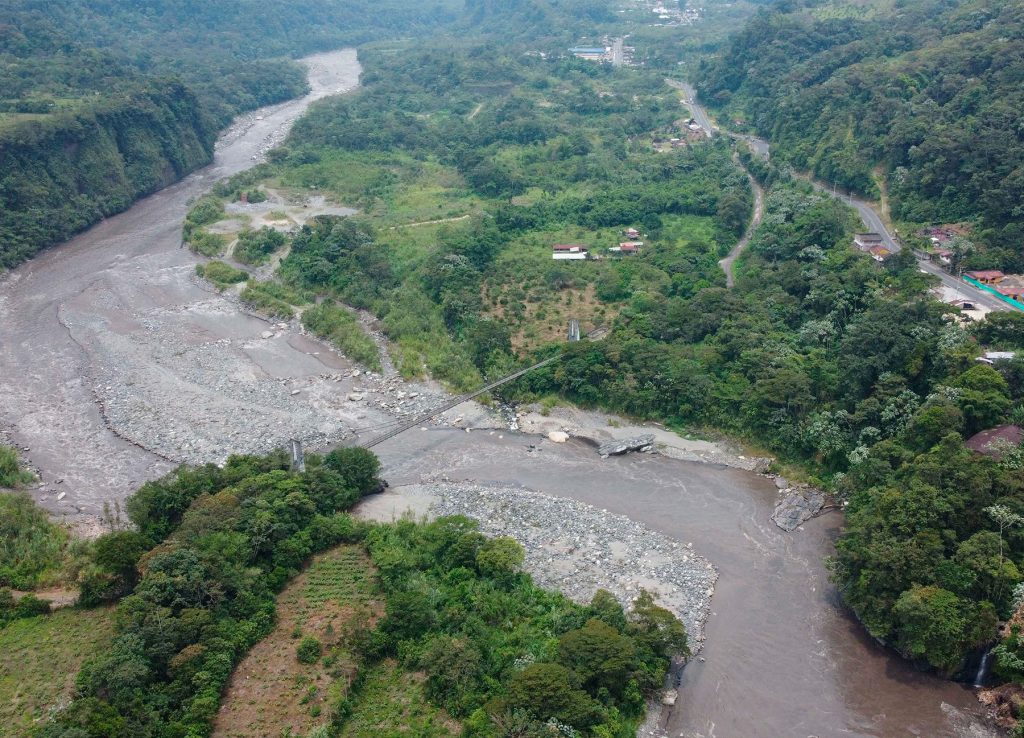 Puente de acceso a Finca Palmonte sobre el Rio Pastaza